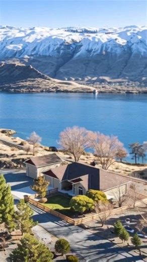 🥳 𝑱𝑼𝑺𝑻 𝑳𝑰𝑺𝑻𝑬𝑫!🥳 Breathtaking Columbia River views await in this meticulously updated 3,142 sq ft custom home. 🛏 4 Beds 🛁 2.5 Baths 📏 3,142 SqFt ⛰ 0.8 Acres Don’t miss your chance to see this beauty in person! ☎ Call Tiffany G. at (509) 741-7453 to schedule a private tour 💻 Learn More: www.alpinegroup.homes/7491PotOGold | Alpine Group