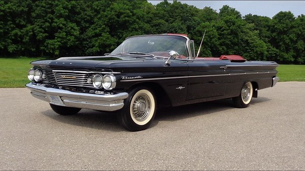 1960 Pontiac Bonneville convertible in black