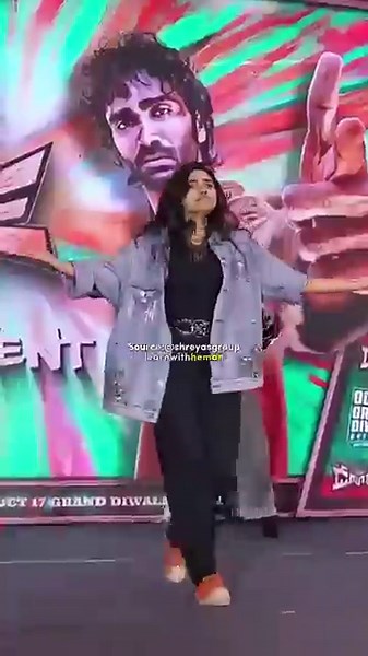 Mamitha Baiju🥵Fiery And Stunning Stage Dance Performance At Dude Swag Event