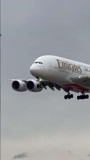 CLOSE UP Emirates 🇦🇪 A380 Landing In Style 😍