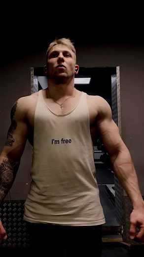 Bodybuilding Motivation: Flexing Muscles in the Gym