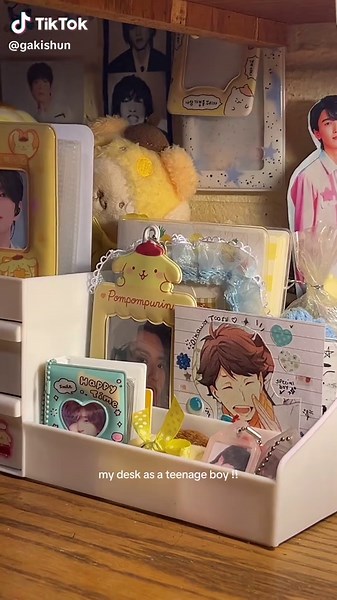 nan (@gakishun) - update my desktop ver. december !! | #desk #desksetup #desktour #manga #yellow #blue #pompompurin #nexz #jpop #kpop #trinkets #fyp #deco #decokpop #sanrio #teenboy #deskdecor