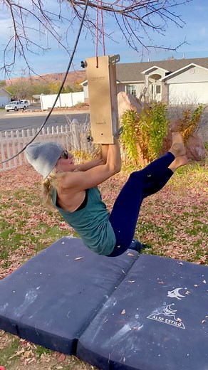 Try this out for a good core workout — has anyone given any variations of this exercise a try? Now try it stacking your hands between two boards lol! Fun times training with rock climbers 🤣 Tell me your favorite core exercises in the comments! | Pamela Shanti Pack