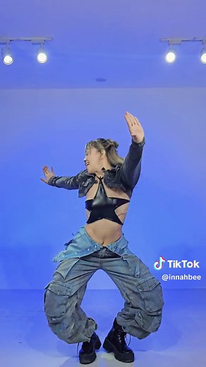 Lisa's Rockstar Outfit: DIY Star Glam for K-pop Fans! 🤘💫 #Blackpink #Kpop #Inspired