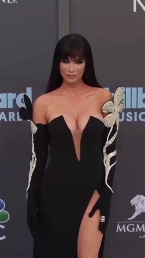 Megan Fox returns to the spotlight after welcoming baby with MGK ❤️ . . . . . . . . . #facebookreel #news #meganfox #globecelebnews | Globe Celeb News