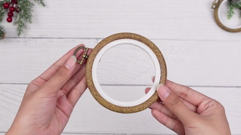 Burbell 6 Pcs Embroidery Hoop 6 Size, Round Cross Stitch Hoop with 16 Needles Circle Hoops Display Cross Stitch Ornament Imitated Wood Frame Kits 3 to 10 Inch for Christmas Craft Sewing DIY Gift