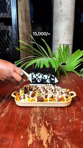 AMERICAN CHIPS Hii Sasa ni ile package ya kishua....watoto wa kishua hii inawahusu...Ni Chips ambazo zimewekewa Paprika na mbwembwe nyingine, ambayo unapata na boneless chicken breast zilizopikwa kiutaalam wa Hali ya juu....na kuna secret Sauces zinawekwa humo ambazo ndo zinakamilisha utamu wote na kuleta ladha inayokukumbusha vacation yako ya marekani mwaka uleeee... BEI NI: 15,000 TU RATIBA: JUMANNE ,JUMATANO, ALHAMIS, IJUMAA, JUMAMOSI NA JUMAPILI TU NOTE: KWA DELIVERY PIA UTALIPIA DELIVERY PA