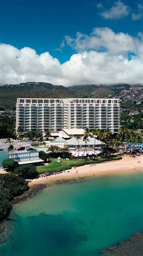 December at The Kahala is a season of elevated experiences, timeless traditions, and oceanfront serenity. From festive dining to exclusive holiday events, every moment is crafted to celebrate the spirit of the season in true Kahala style. Discover why The Kahala Hotel & Resort remains Honolulu’s most cherished destination for winter escapes and unforgettable gatherings. #KahalaResort #HolidaysAtTheKahala #LuxuryHawaii #HonoluluResort #WinterInHawaii #KahalaExperience | The Kahala Hotel & Resort