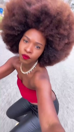 Multitasking 😉 #fyp #foryou #bussit #bussitchallenge #skateboarding #longboarding