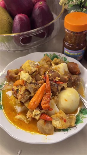 Lontong Kikil Pecel: Resep & Cara Makan Siang Tradisional