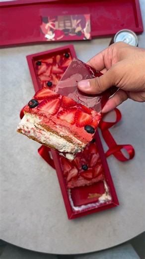 🎂 I Tried This Bakery with the Coolest Cake Box… Was It Worth It?