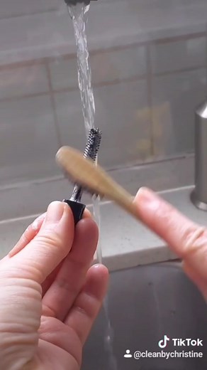 Sustainable Cake Mascara Wand Storage Solutions