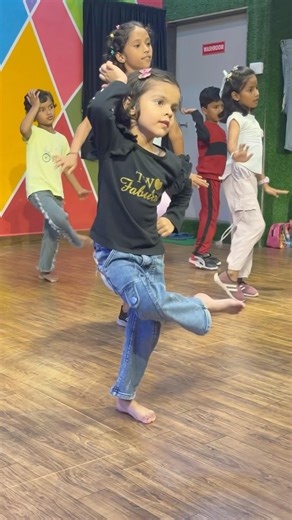 Ved Lavla 🫢🤩 | Cute Girl Dance | A Square Dance Academy #youtubeshorts #dance #viral #dancer #cute