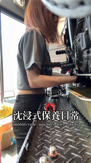 混血技師昆妮Queenie🥀 on Instagram: "工作小片段🏍️🏍️ #indian #scout #scoutsisty #印地安台北旗艦門市"