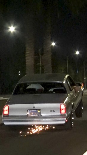 Chevy Monte Carlo LOWRIDER HOPPING & CRUISING the boulevard in Santa Ana, California! 🙌 | Skid Society