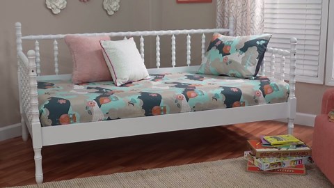 Baxton Studio Laurent Daybed - Spindle Platform Bed Frame with Bamboo-Style Turned Posts, Classic Cottage Farmhouse Furniture, Twin, White