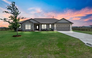 115 Crest Ln, Decatur, TX 76234 - MLS 20358667 - Coldwell Banker