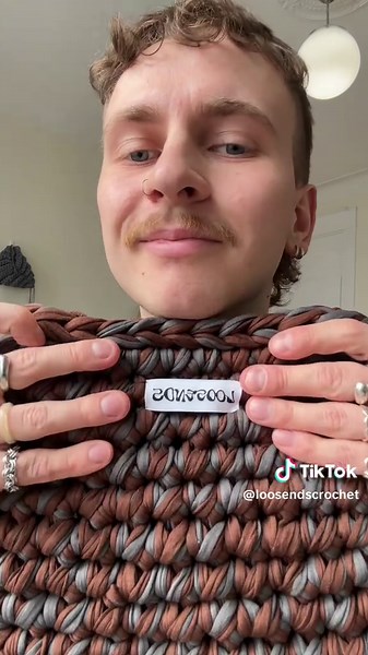 Stylish Crochet Laptop Sleeve: DIY Colorway Ideas