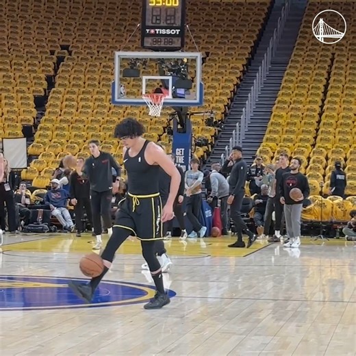 133K views · 1.1K reactions | Who said you had to pick one? Gui’s got both ⚽️ #NBAHandlesWeek | Golden State Warriors | Facebook