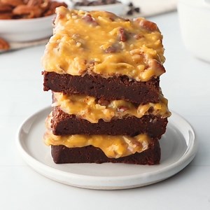 11K views · 157 reactions | *Recipe in Comments* These rich, fudgy German Chocolate Brownies are topped with a decadent coconut-pecan frosting, making them the ultimate handheld dessert. | Melissa's Southern Style Kitchen | Facebook