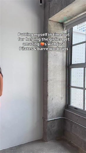 Coach Kel on Instagram: "IYKYK 🍑 Join Strong in 30 (launching 10/5) to find out for yourself! 3 weeks of 20-30 minute classes to fit your busy life. The sculpted glutes are just an added bonus. #pilates #pilatesinstructor #pilatesreformer #matpilates #barre #homeworkout"