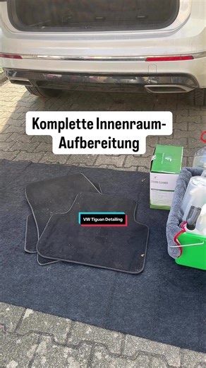 Dieser Innenraum hat heute eine komplette Aufbereitung bekommen. Mit der Zeit sammelt sich im Auto mehr als man denkt Staub im Teppich Schmutz in den Polstern Bakterien und Gerüche im Innenraum. Genau deshalb reicht schnelles Saugen meistens nicht aus. Bei der Innenraumaufbereitung wird alles gründlich gereinigt • Sitze und Polster • Teppiche und Fußmatten • Kunststoffflächen und Cockpit • schwer erreichbare Stellen Das Ergebnis: Ein sauberer Innenraum, frischer Geruch und ein deutlich besseres 