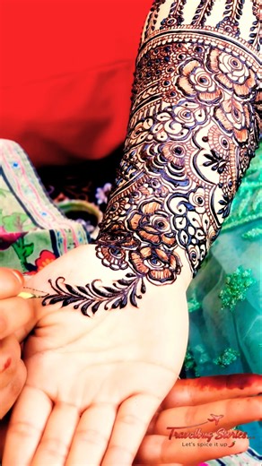 Zarine's Mehndi function magic 💚✨ | Bridal mehndi art #mehndidesign #weddingvibes #shorts #bridal ❣️