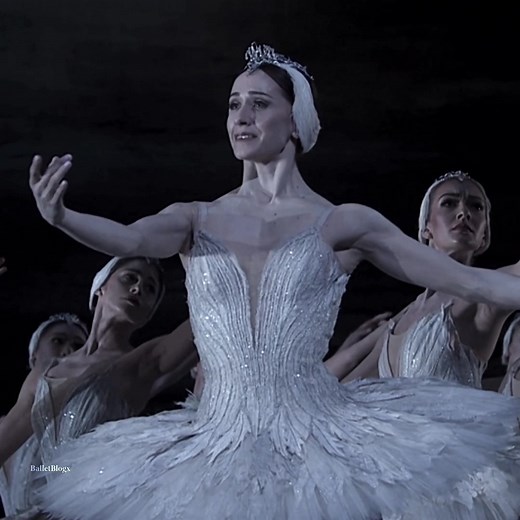 The beauty of the white swan ୨୧:⋅˚ #ballet#aesthetic#royalballet#royaloperahouse#fyp#foryoupage#fy#foryou