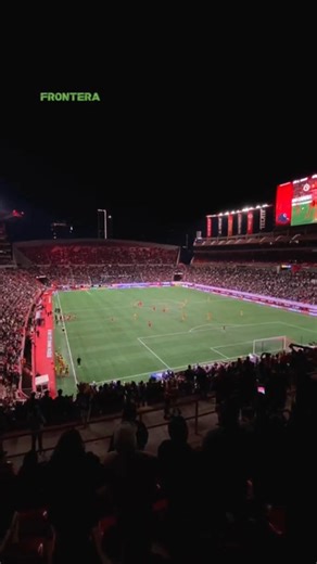 ¡Goool de Mora, gol de Xolos! 🔥🔴⚫️ Con un fuerte disparo de Gilberto Mora Jr., los rojinegros ya golean poniendo el 3-0 al minuto 70. Una vez más, el joven atacante demuestra su nivel en otro momento importante, ahora con su club en los 4tos de Final. 🎥 Roberto Delgado. #xolos #gilmora #gilbertomora #ligamx | FRONTERA