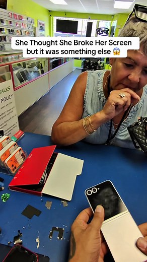 She Thought She Broke Her Screen — Samsung Flip 5 Fix