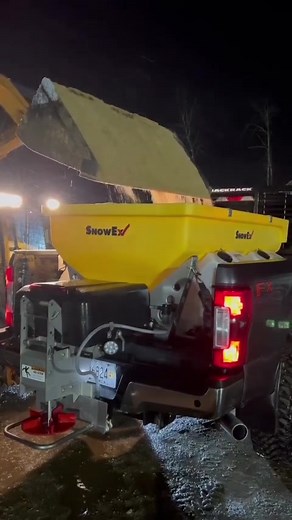 Night salt run ✅ 🎥: CSM Milwaukee #snowex #Snowplows #wemovesnow #makeyourmark #snowexplows #snowplowing #snowremoval #plowtrucks #snowplowlife #spreader #ice #snowandicemanagement #مفاجآت_شوفان_كويكر