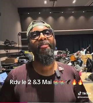 fally ipupa avec Christian lusakweno de top congo endirect de Paris.