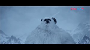 A big snow monster appeared to save the tribe, and was very angry when he saw the female leader was injured! 大雪怪出现拯救族人，看到女首领受伤十分生气！ #大雪怪 #snowmonster #优酷电影 #youkumovie | Youku Movie