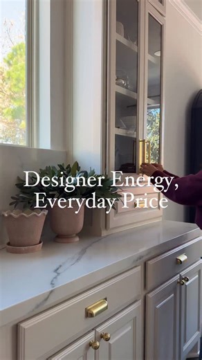 Mariana Agudelo on Instagram: "Type “links” for details! Designer look. Everyday find. Moody brown plates that elevate any table 🤎✔️"