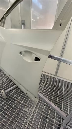 Creamy smash job, new door shell, blend and send. You want these jobs to be just sorted and invoiced out with no hassles as there shouldn’t be. The Outlaw Spray guns range means this is possible with no fuss and amazing results. ✅ WOW Prmer ✅ Waterborne basecoat ✅ HS Clearcoat #outlaw #painter #spraygun #paint #painting #pro #gloss #clearcoat #refinisher #refinishingspecialist | Sprayguns 2U | Facebook