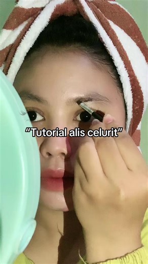 Tutorial Alis Celurit: Cara Membuat Alis Simpel