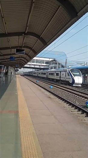 Vande Bharat Indore Bhopal Nagpur maharashtra #railway #indianrailways #railtrack
