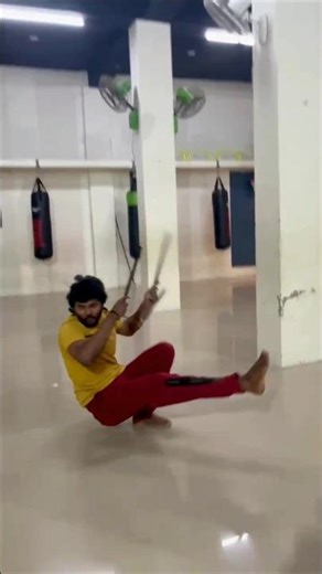 Three section staff(sanjiegun) #threesectionstaff #sanjiegun #kaushik #art #traditionalart #fighting