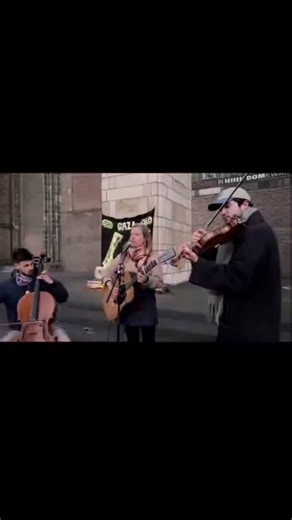 Rian Evers on Instagram: "“The nights are getting longer again Still not used to the bombs piercing through the dark Setting fire to another sky A sequel to the endless chain of sleepless nights in P4lestine” Op 24 december namen we op het Domplein in Utrecht “Waiting for Spring” op. Een lied voor en over G@za, over dat we niet kunnen en niet willen ophouden met ons uitspreken over het onrecht daar, over onze laffe overheid die haar handen blijft wassen in stilte én de hoop die we koesteren op l