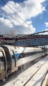 Amtrak train 685 #amtrak #train #livetrain | level crossing