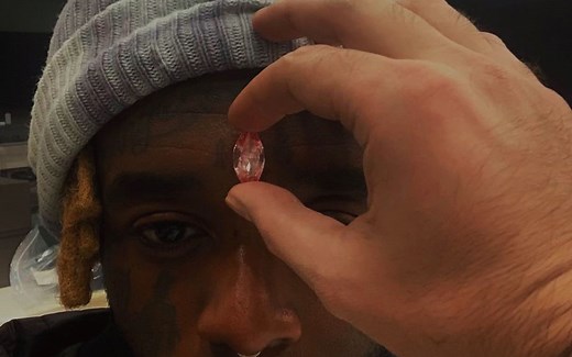 头顶2400万美元钻石出镜！Lil Uzi Vert的新MV《Movie》发布