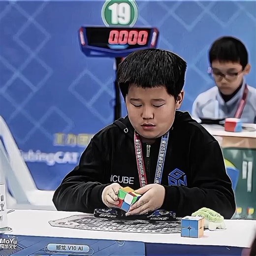 Ziyu Ye New 2x2 Cube World Record Single [0.39s] #rubikscube #viral #shorts #speedcubing