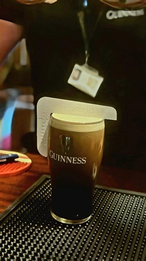 We all knew about it, but now it's official! 🤩 @thekingshead.sv is pouring Perfect pints of Guinness everytime! Served in frozen glasses with a perfect setup 👌🏻 If you know, you know; if not, come and try! 🍻 #Guinness #Pints #Glasses #Setup #Taste#splittheg #publife #perfectpint | The Kings Head - Sutton Valence