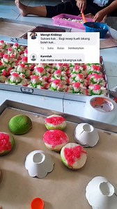 1 resep jadi 40-43 biji, Dengan cetakan ukuran sedang, Tips dan trik 1.pastikan cetakan sudah panas sebelum menuang adonan, 2.kecilkan api setelah adonan dituang 3.tunggu sampai berpori, tutup cetakan,lalu rendam ke kain basah yg sudah disiapkan sebelumnya, 4.tunggu uap hilang, bisa dicungkil dan direkahkan #resep #bikangmawar #tips #Trik | Qo Nita