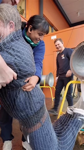 Obs Bygg (Arendal) on Instagram: "🎅🏻FJERDE LUKE AV LÆRLINGENES JULEKALENDER - GIVEAWAY🎅🏻 Fjerde og siste luke av lærlingenes julekalender! Og da må vi selvsagt kline skikkelig til🙌🏻 I denne luken kan du være med i trekningen av: - 1. STK GARDENA SMART SILENO CITY 500 ROBOTKLIPPER TIL EN VERDI AV 13.495kr - 1. STK Ryobi ONE+™ RWV18-0 VINDUSVASKER - 2. STK JULETRÆR (Trekkes allerede i morgen) Lik innlegget og følg Obs Bygg Arendal på Facebook og Instagram for å være med i trekningen🥳 Husk o