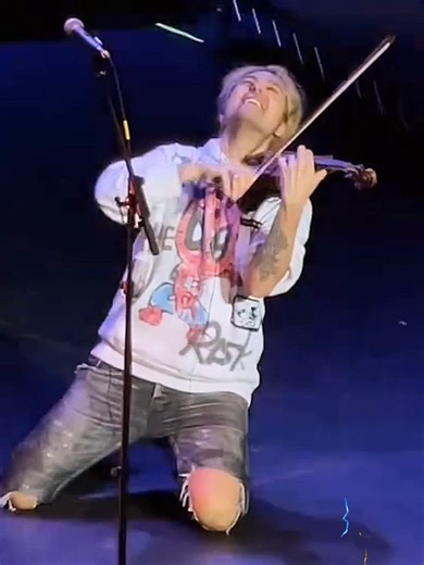 Smells like teen spirit 🎶 05.DEC.2025 Los Angeles #davidgarrett #davidgarrettmusic #davidgarretttiktok #millenniumsymphony #nirvana (video:victoriabyvk)