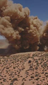 Driving into a sandstorm in Monument Valley 😲 | Miracle of nature