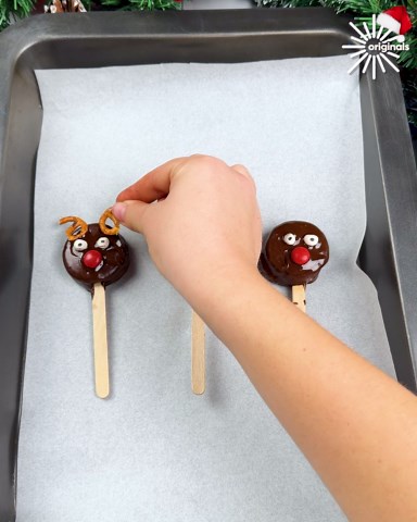 The ultimate kids' chocolate reindeer snack🍪🎄