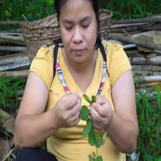 4.2K views · 39 reactions | Pregnant women about to give birth have severe abdominal pain | AN VS WILD | Facebook