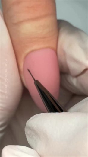 Key To My Heart 🔑♥️ Using all @magpie_beauty products • PEACH GIVE ME STRENGTH • BLACK & WHITE ARTYGEL • KINGSLEY Chrome • SATIN TOP • RED Gel Paint • PREMIUM DETAILER 9 • SILICONE TOOL • DETAIL ARTYBrush 9 #valentines #valentinenails #chromenails #valentinenailart #nailart @magpie_education @scratchmagazine @pblmagazine @nailitmedia @nailpromagazine @boostingbolton @professionalbeauty.uk | Amanda Byrne Nail Artist